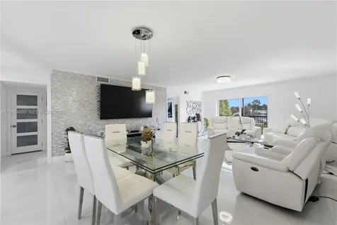 250 S Hollybrook Terrace Pembroke Pines FL 33025