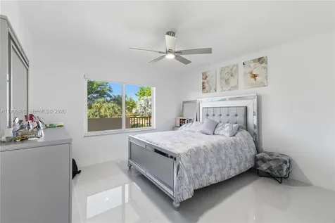 250 S Hollybrook Terrace Pembroke Pines FL 33025