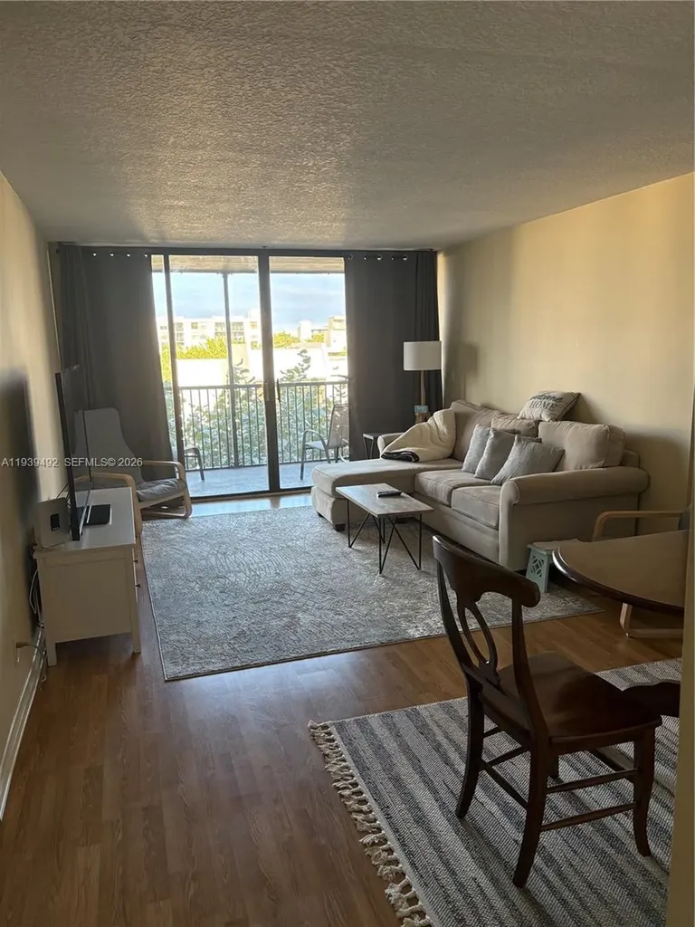 17 Royal Palm Way Boca Raton FL 33432