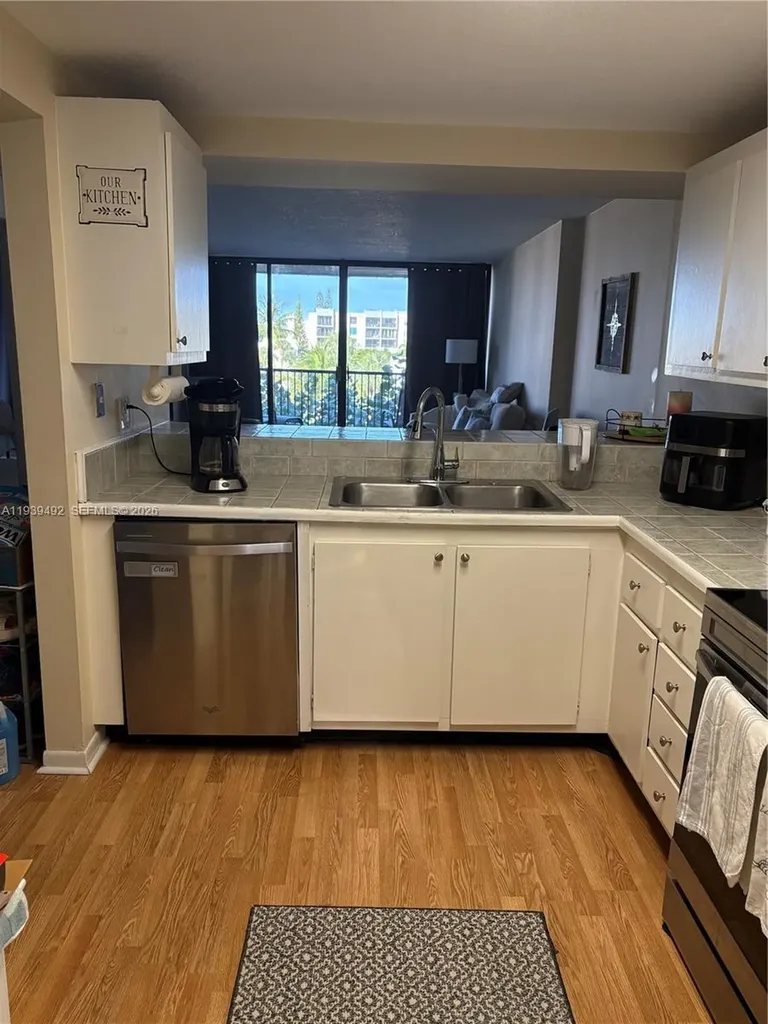 17 Royal Palm Way Boca Raton FL 33432