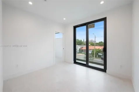 2939 SW 21st Street Miami FL 33145