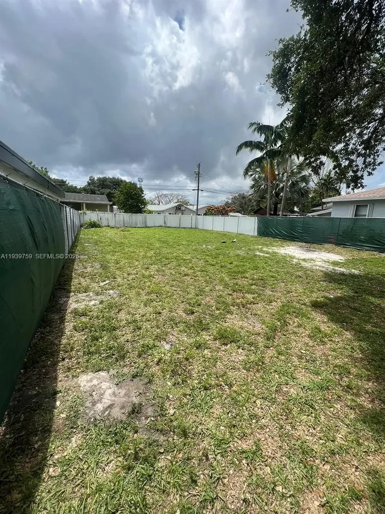 6122 Garfield Street Hollywood FL 33024