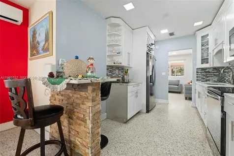 325 SE 9th Avenue Hialeah FL 33010
