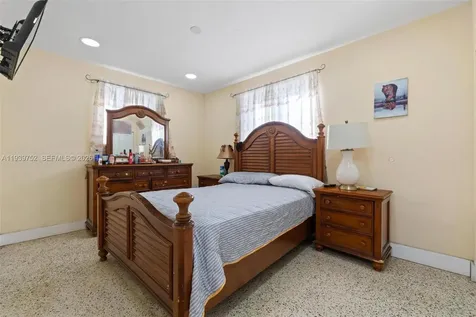 325 SE 9th Avenue Hialeah FL 33010