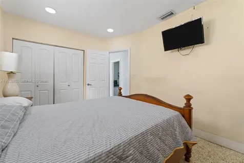 325 SE 9th Avenue Hialeah FL 33010