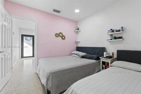 325 SE 9th Avenue Hialeah FL 33010