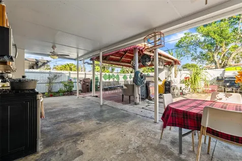 325 SE 9th Avenue Hialeah FL 33010