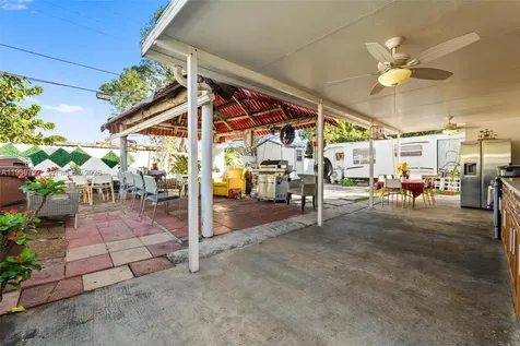 325 SE 9th Avenue Hialeah FL 33010