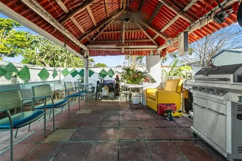 325 SE 9th Avenue Hialeah FL 33010
