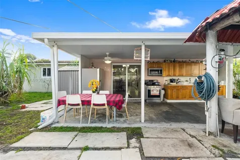 325 SE 9th Avenue Hialeah FL 33010