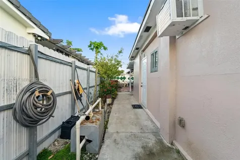 325 SE 9th Avenue Hialeah FL 33010