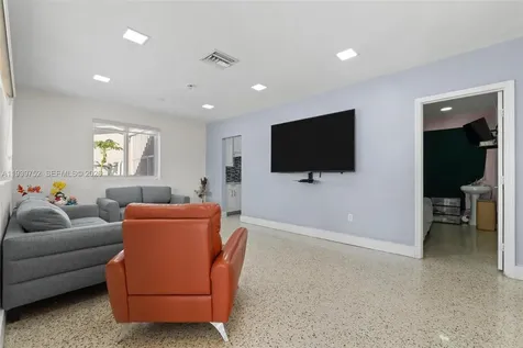 325 SE 9th Avenue Hialeah FL 33010