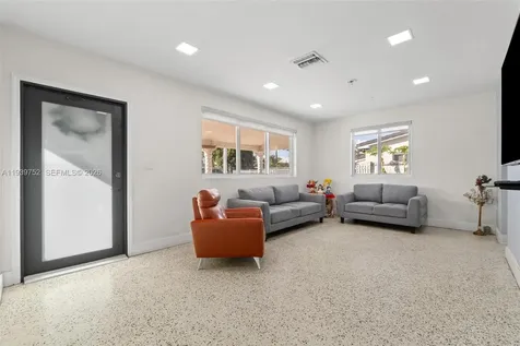 325 SE 9th Avenue Hialeah FL 33010