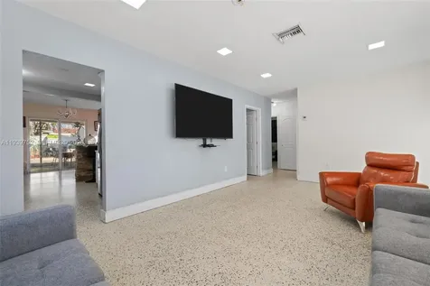 325 SE 9th Avenue Hialeah FL 33010