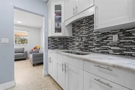 325 SE 9th Avenue Hialeah FL 33010