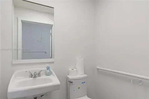 453 W 28th Street Hialeah FL 33010