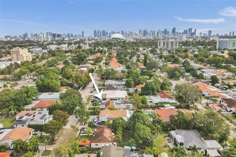 3030 NW 5th Street Miami FL 33125