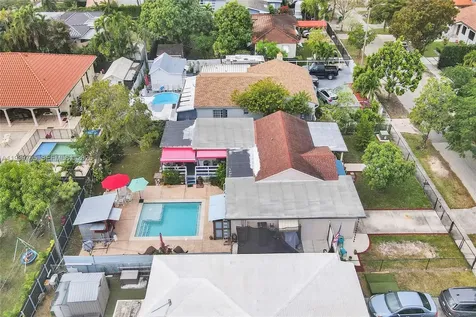 3030 NW 5th Street Miami FL 33125