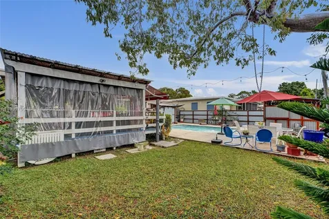 3030 NW 5th Street Miami FL 33125