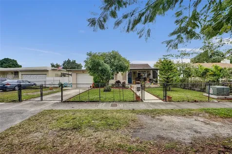 3030 NW 5th Street Miami FL 33125
