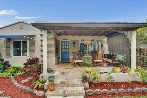 3030 NW 5th Street Miami FL 33125