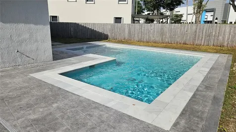 1433 SE 27th Terrace Homestead FL 33035