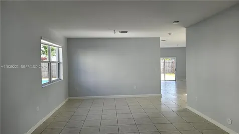 1433 SE 27th Terrace Homestead FL 33035