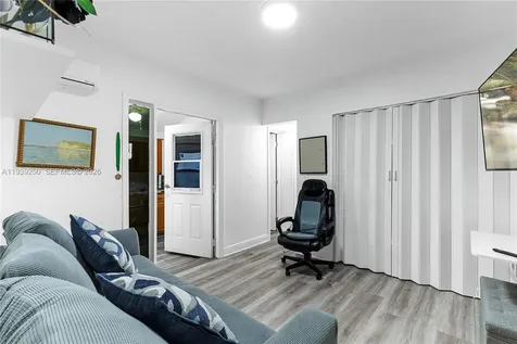 116 E 59 Hialeah FL 33013