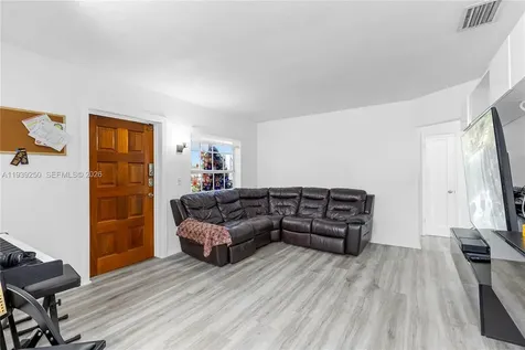 116 E 59 Hialeah FL 33013
