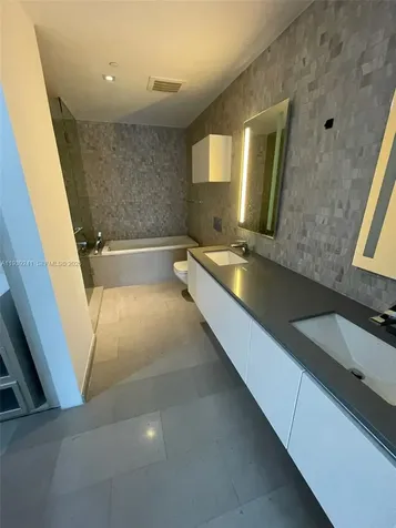 88 SW 7th Street Miami FL 33130
