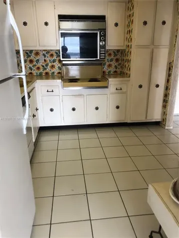 18011 Biscayne Boulevard Aventura FL 33160