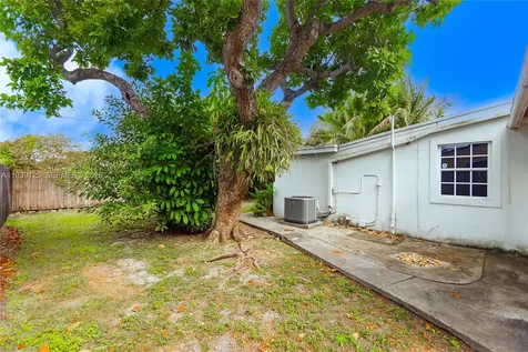 6765 SW 51st Street Miami FL 33155