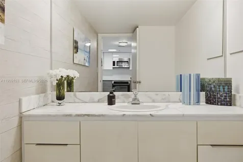 2555 Collins Avenue Miami Beach FL 33140