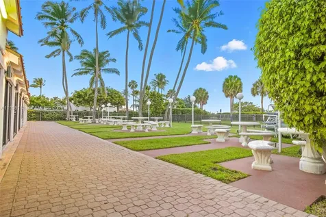 2555 Collins Avenue Miami Beach FL 33140