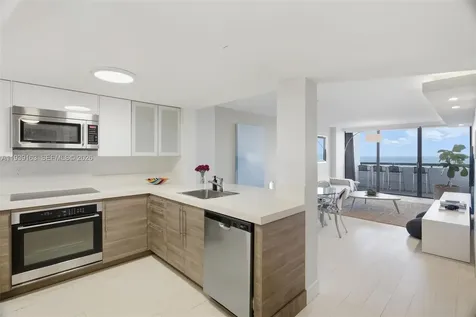2555 Collins Avenue Miami Beach FL 33140