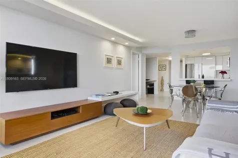 2555 Collins Avenue Miami Beach FL 33140