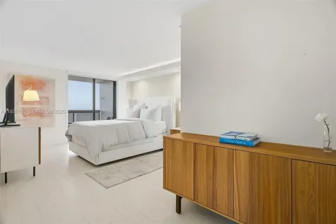 2555 Collins Avenue Miami Beach FL 33140