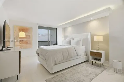 2555 Collins Avenue Miami Beach FL 33140