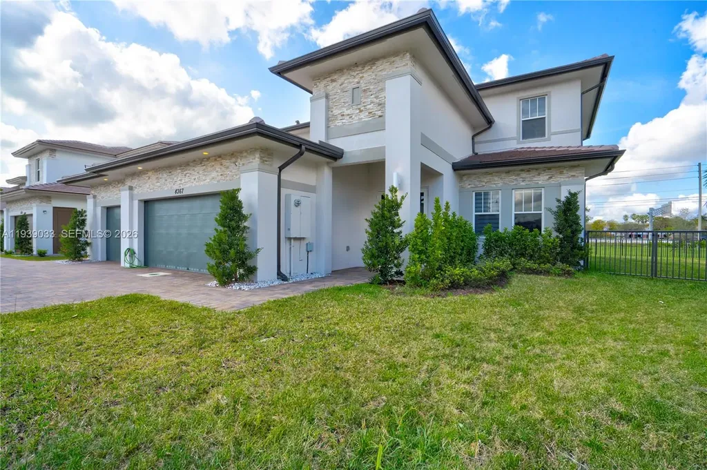 4367 SW 123 Lane Davie FL 33330