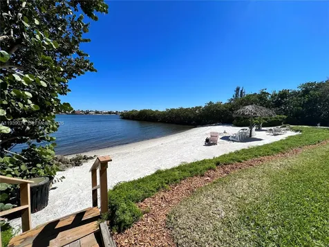 1000 Scotia Drive Hypoluxo FL 33462