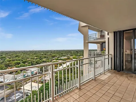 2000 Towerside Terrace Miami FL 33138