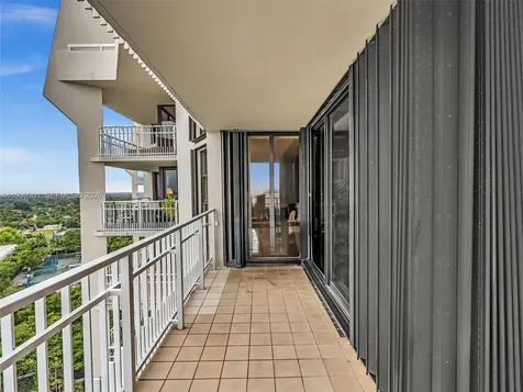 2000 Towerside Terrace Miami FL 33138