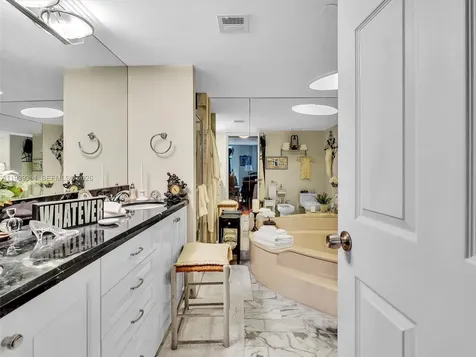 2000 Towerside Terrace Miami FL 33138
