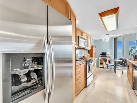 2000 Towerside Terrace Miami FL 33138