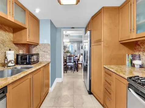2000 Towerside Terrace Miami FL 33138