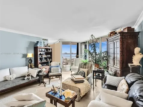 2000 Towerside Terrace Miami FL 33138