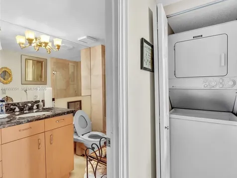 2000 Towerside Terrace Miami FL 33138