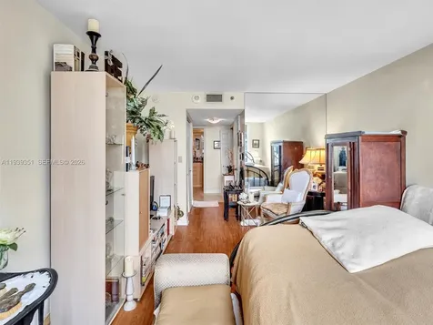 2000 Towerside Terrace Miami FL 33138