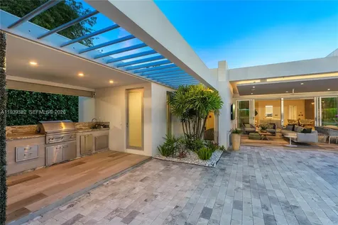 7218 SW 102nd Street Pinecrest FL 33156