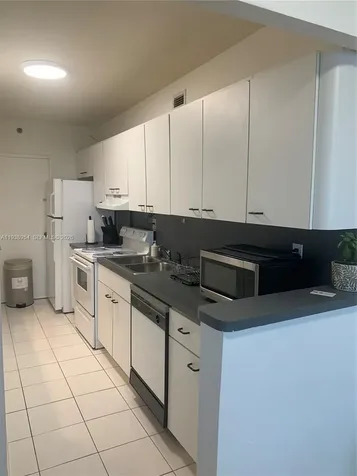 100 Lincoln Road Miami Beach FL 33139